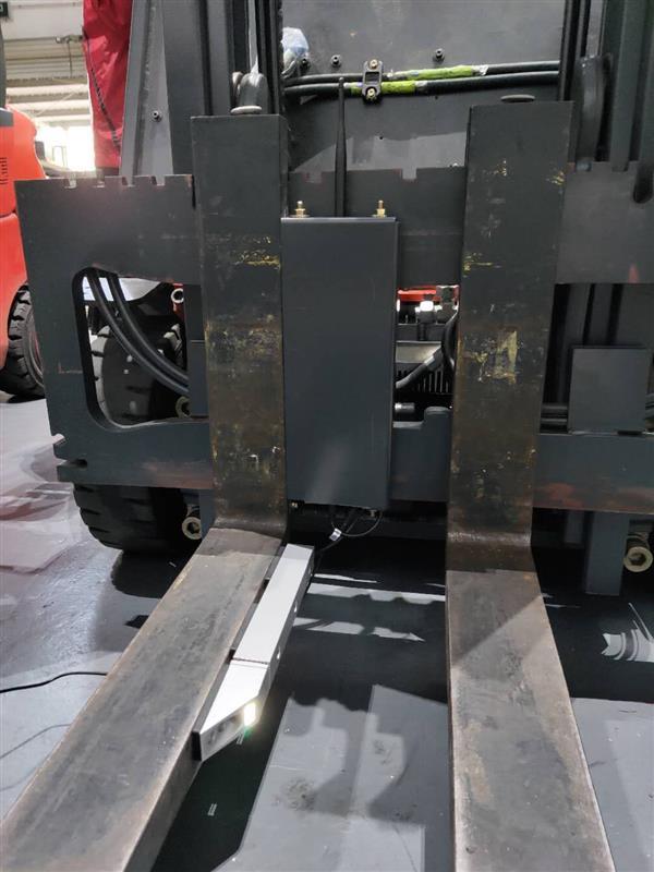 1080P AHD Fork Mounted Camera System with 7-Inch Monitor